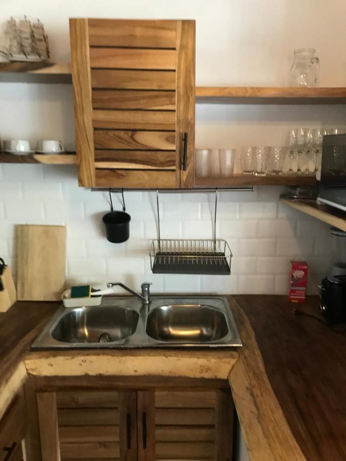 Cozy Oceanfront Villa With Direct Beach Access 라스테레나스 외부 사진