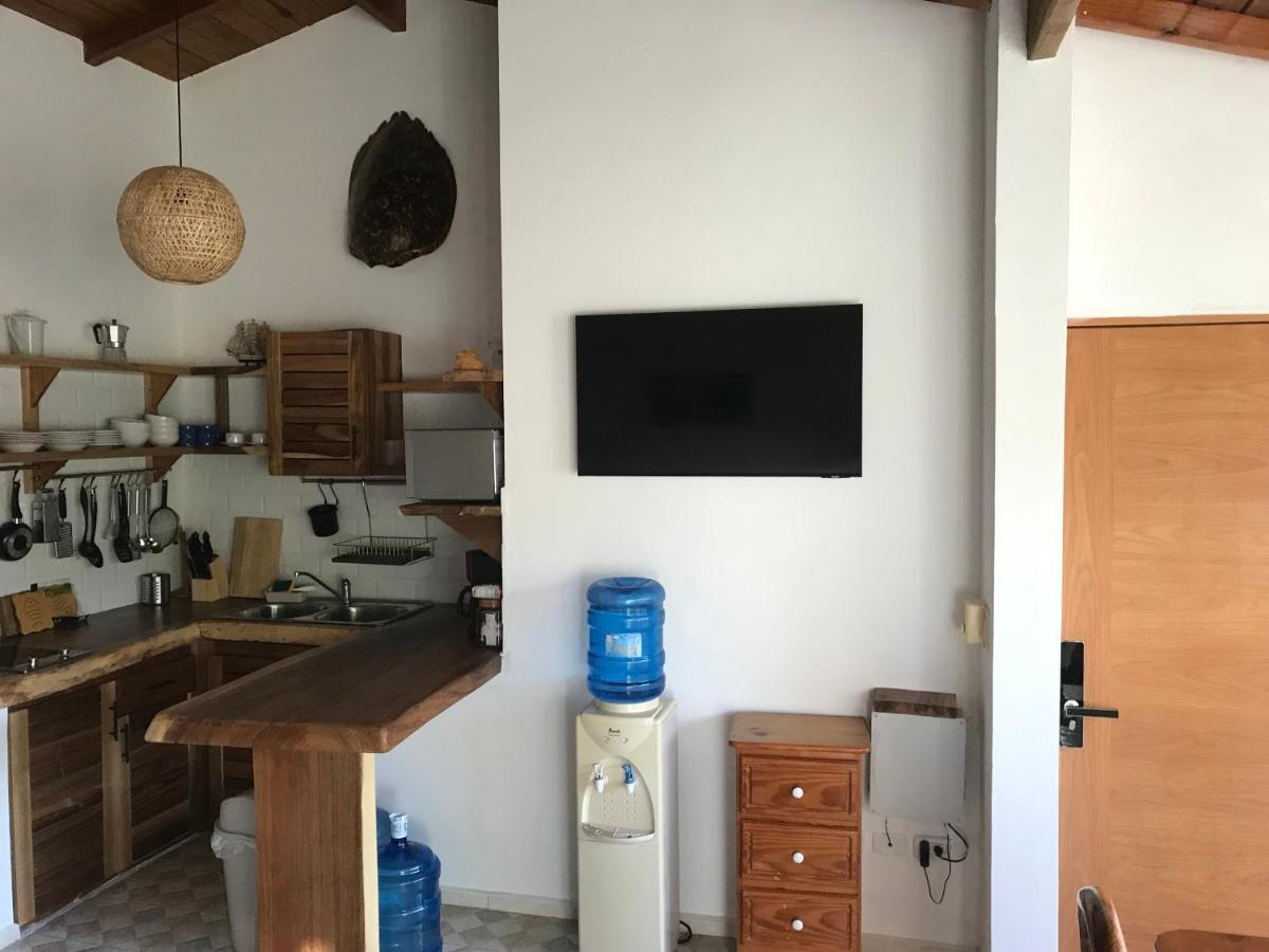 Cozy Oceanfront Villa With Direct Beach Access 라스테레나스 외부 사진