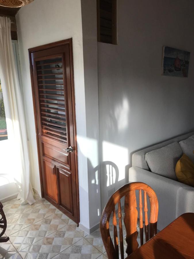Cozy Oceanfront Villa With Direct Beach Access 라스테레나스 외부 사진