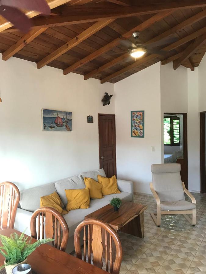 Cozy Oceanfront Villa With Direct Beach Access 라스테레나스 외부 사진