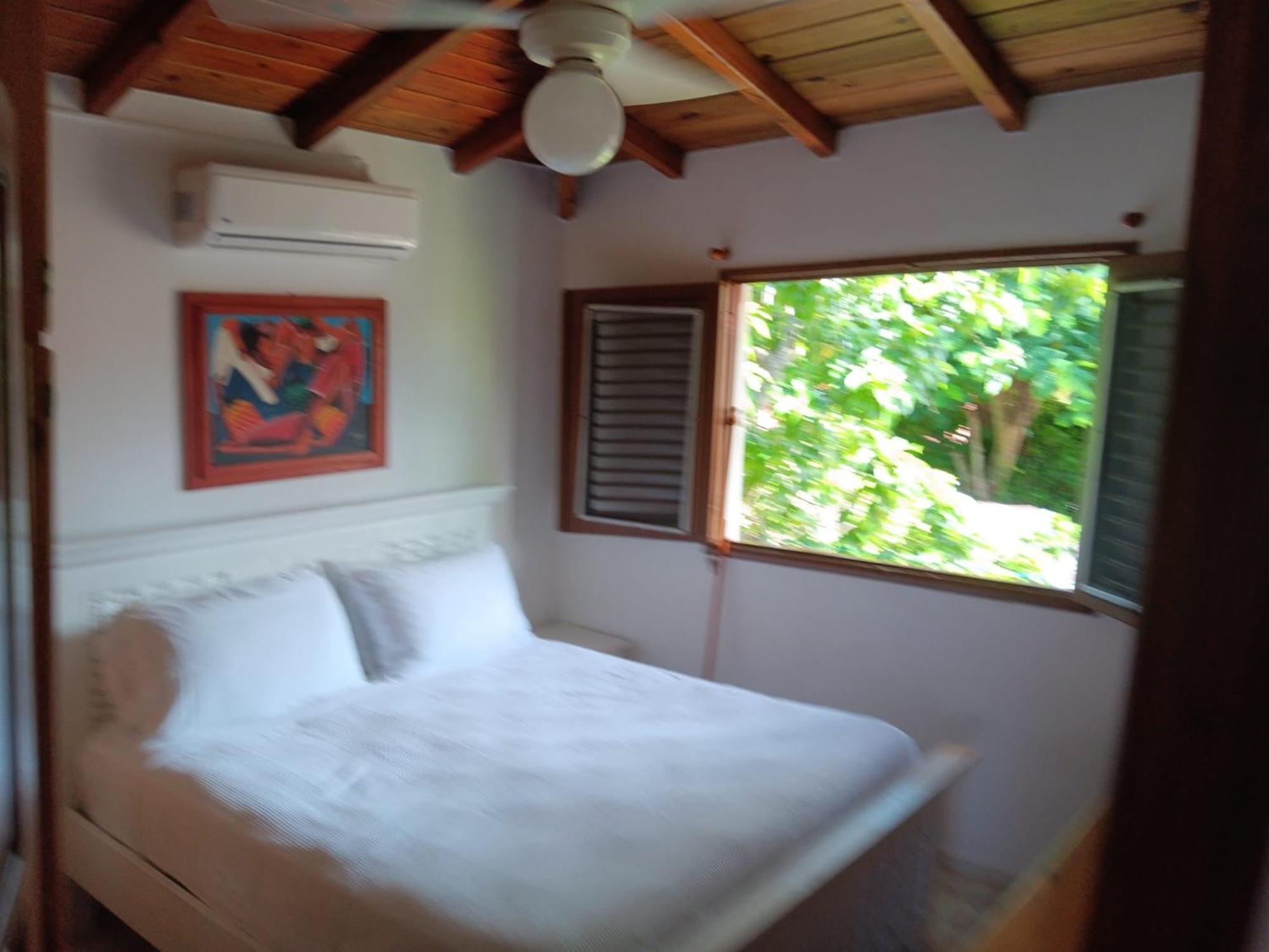 Cozy Oceanfront Villa With Direct Beach Access 라스테레나스 외부 사진